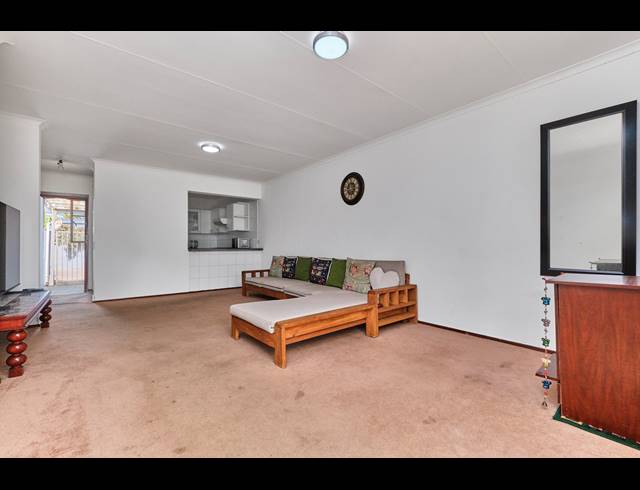 2 BEDROOM SIMPLEX FOR SALE IN PRESIDENT RIDGE